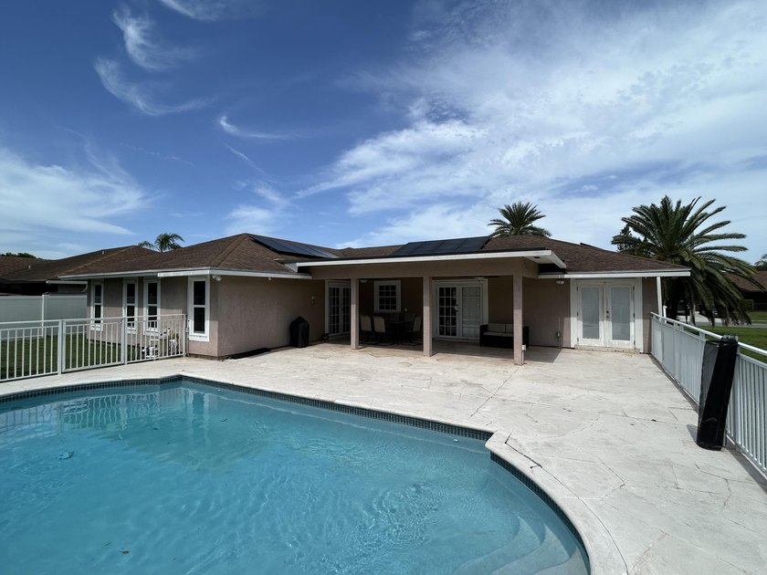 Spacious 3-Bedroom Pool Home in Desirable La Mancha - No HOA! - photo 37
