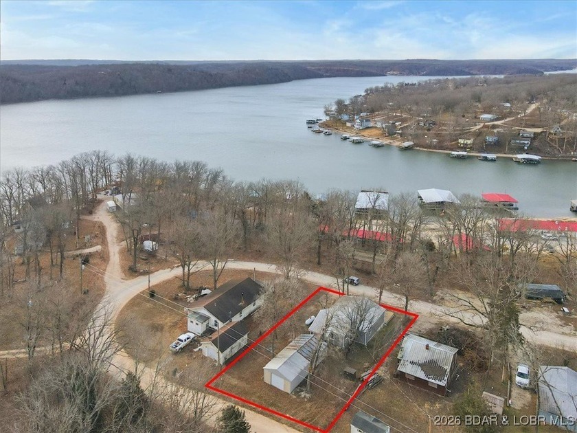 Beautiful FULLY remodeled 2 bedroom 2 bathroom 2nd tier lake - photo 38