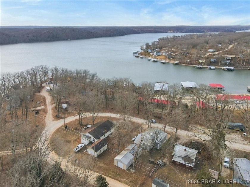 Beautiful FULLY remodeled 2 bedroom 2 bathroom 2nd tier lake - photo 39