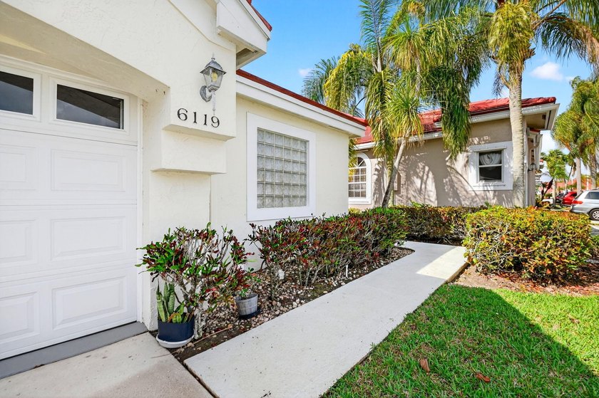 Welcome to a beautifully reimagined lakefront Turnkey home. This - photo 40