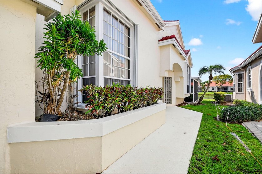 Welcome to a beautifully reimagined lakefront Turnkey home. This - photo 41