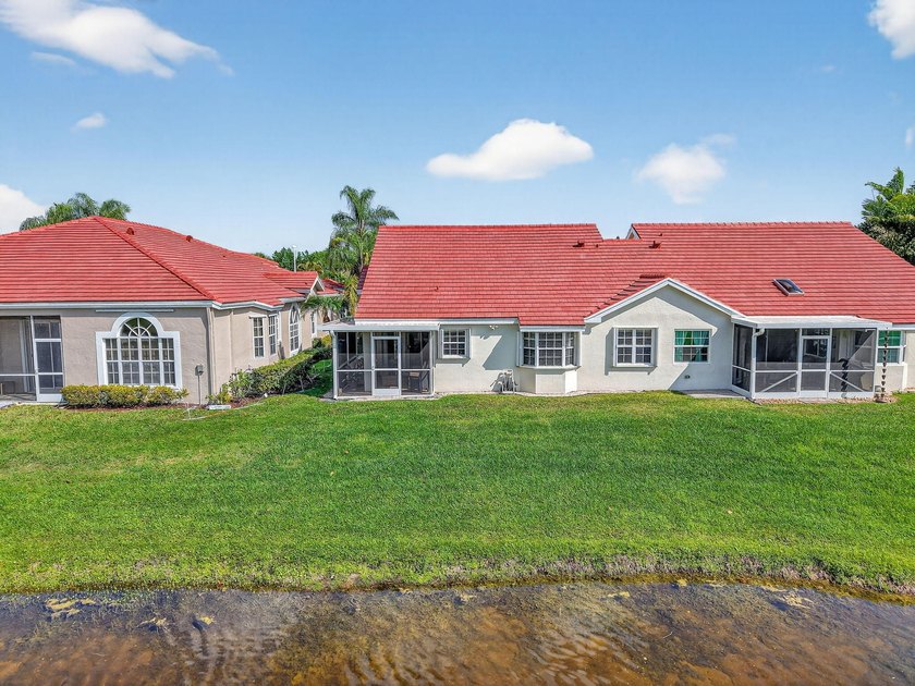 Welcome to a beautifully reimagined lakefront Turnkey home. This - photo 44
