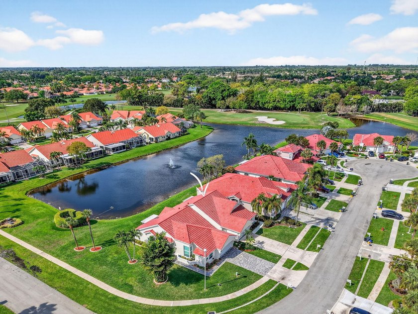 Welcome to a beautifully reimagined lakefront Turnkey home. This - photo 46