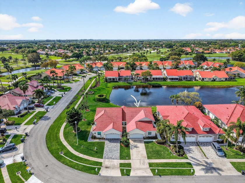 Welcome to a beautifully reimagined lakefront Turnkey home. This - photo 47