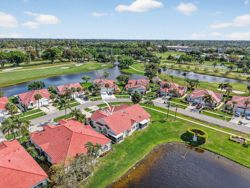 Welcome to a beautifully reimagined lakefront Turnkey home. This - photo 48