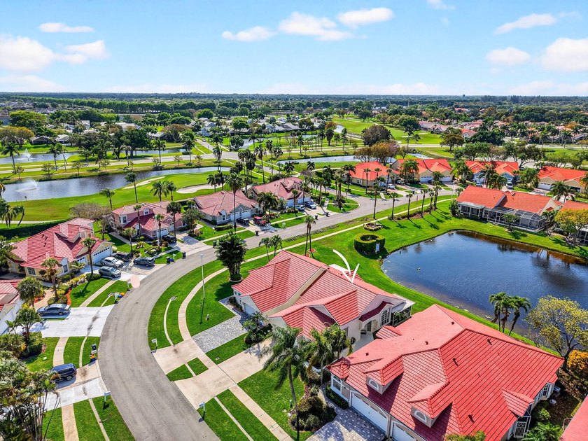 Welcome to a beautifully reimagined lakefront Turnkey home. This - photo 49
