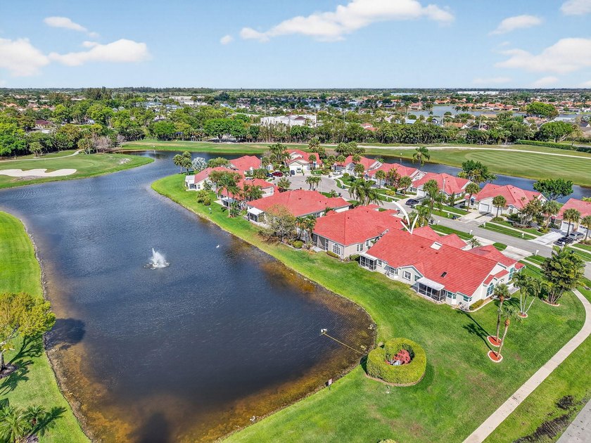 Welcome to a beautifully reimagined lakefront Turnkey home. This - photo 50