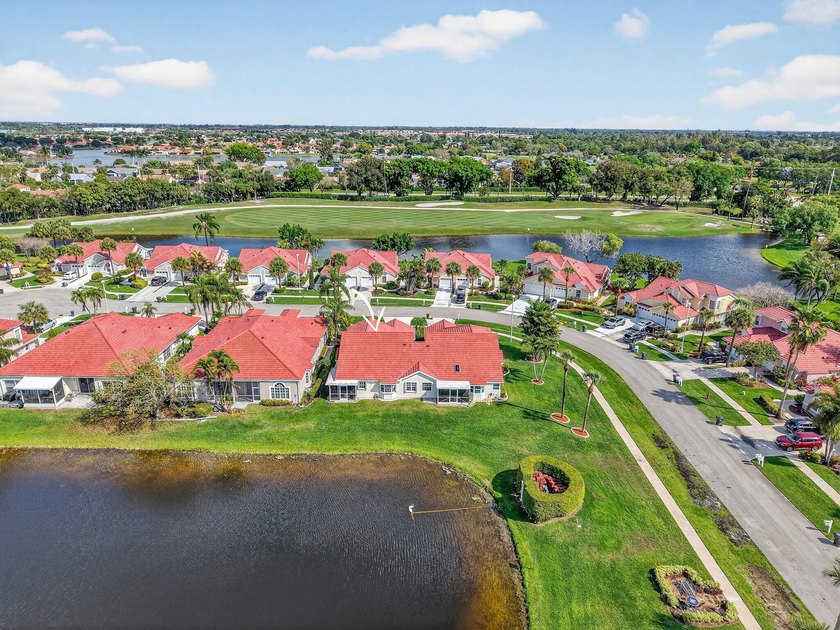 Welcome to a beautifully reimagined lakefront Turnkey home. This - photo 51