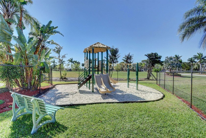 Welcome to a beautifully reimagined lakefront Turnkey home. This - photo 57