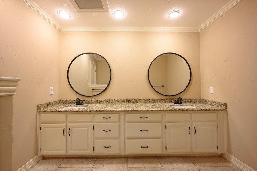 Updated single-story home located on a large, wooded cul-de-sac - photo 21