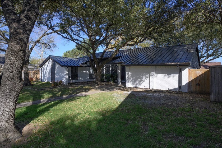 Updated single-story home located on a large, wooded cul-de-sac - photo 34