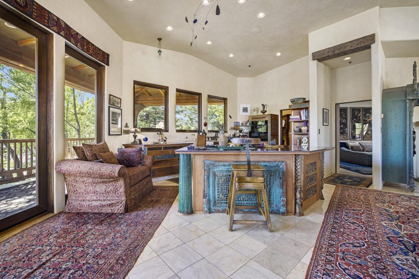 This landmark Ketchum Core property presents a rare opportunity - photo 4