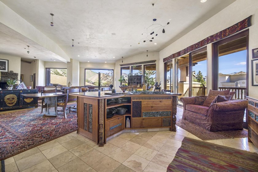 This landmark Ketchum Core property presents a rare opportunity - photo 8