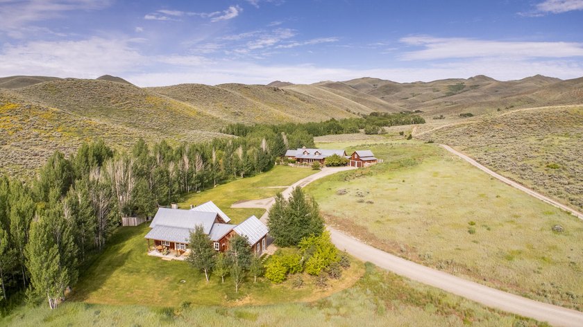 ASPEN GROVE RANCH - Rustic charm meets mountain luxury on this - photo 2