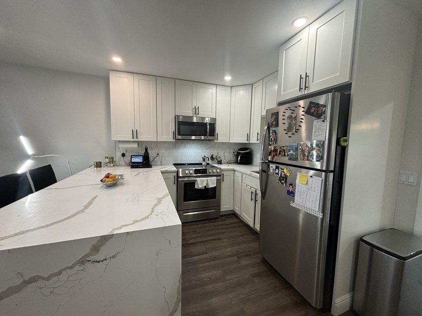 Welcome to this stunningly updated 2-bedroom, 1-bath villa! - photo 14