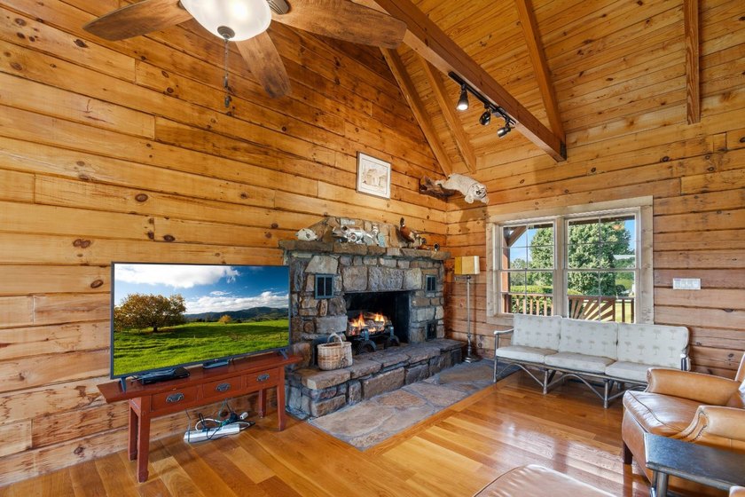 House is available for purchase pre-auction. Online Only Auction - photo 15