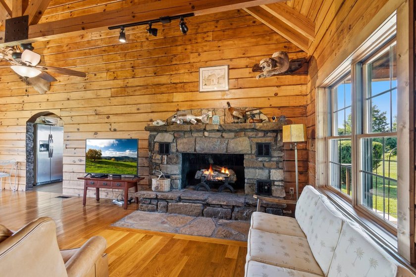 House is available for purchase pre-auction. Online Only Auction - photo 17