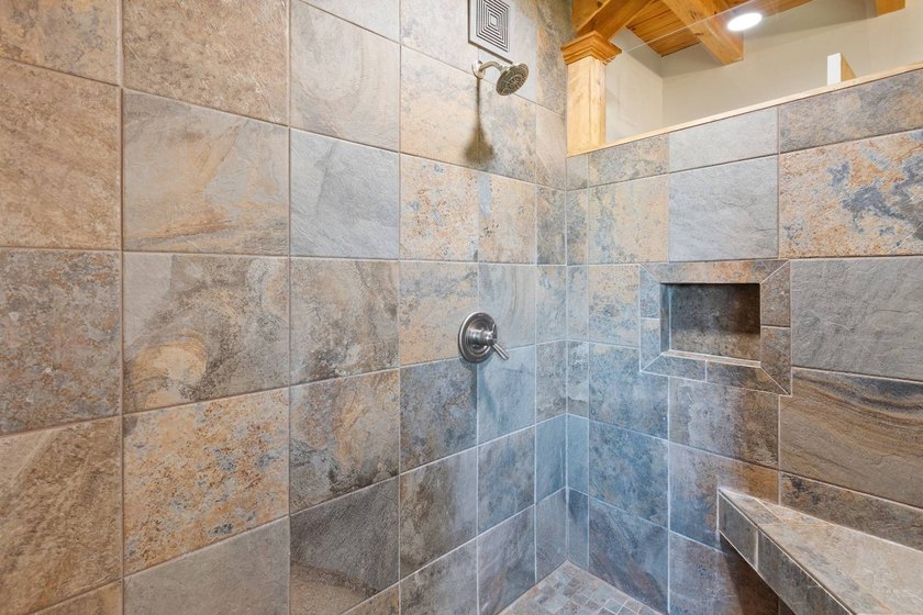 House is available for purchase pre-auction. Online Only Auction - photo 22
