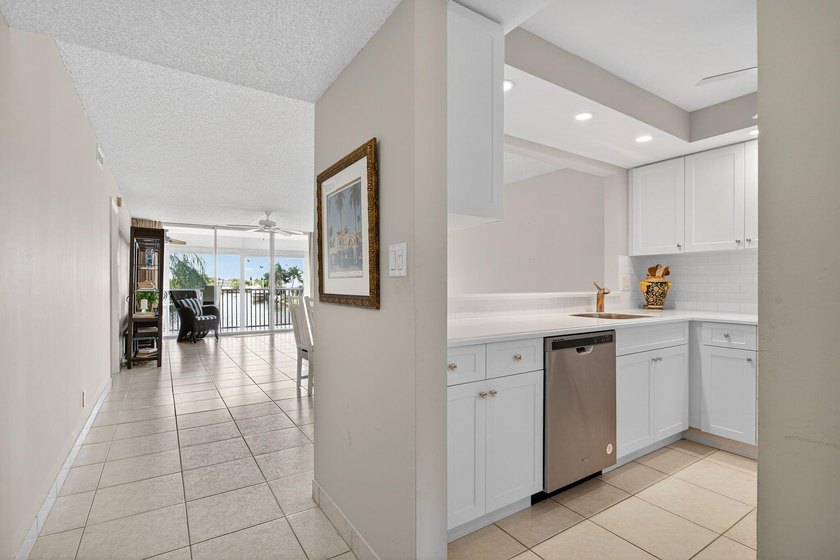 FABULOUS UPDATED 2 BEDROOM 2 BATH CONDO DIRECTLY ON THE - photo 8