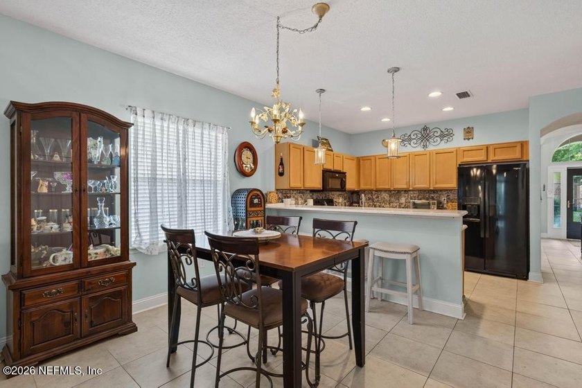 Welcome home to this beautifully maintained 4-bedroom, 2-bath - photo 12