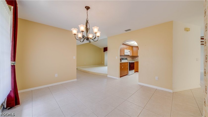 Unlock the potential of this 3-bedroom, 2-bath pool home ideally - photo 14