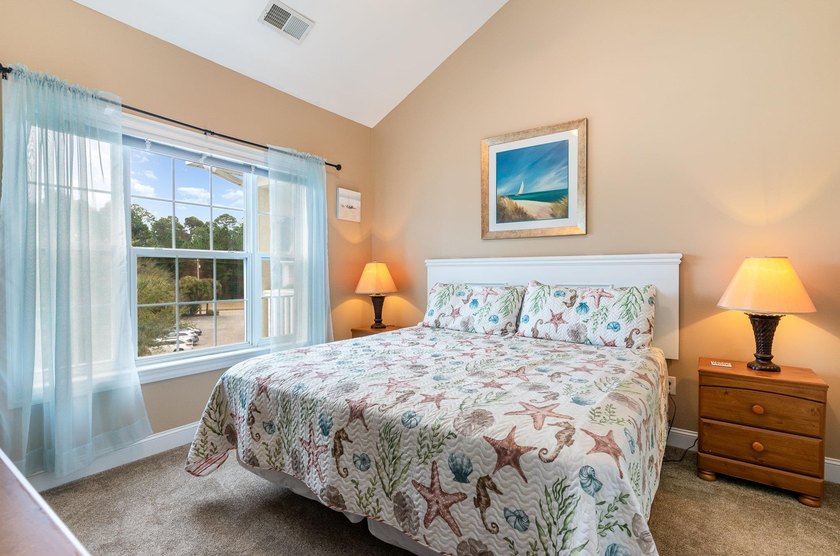 Fully furnished, third floor end unit condo located in Magnolia - photo 15