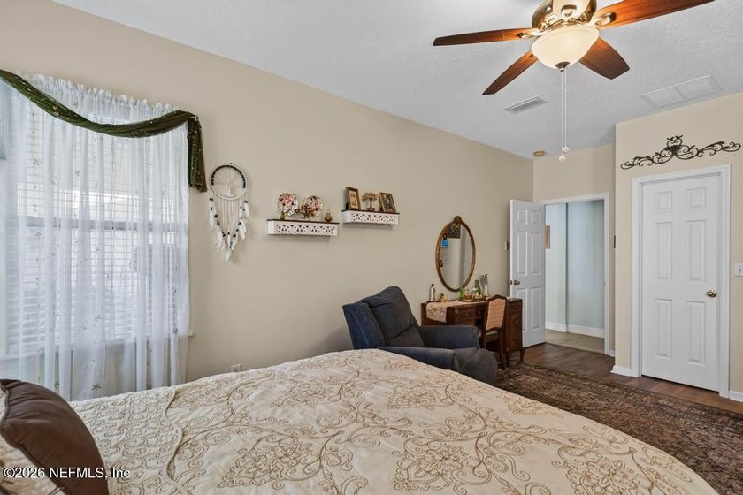 Welcome home to this beautifully maintained 4-bedroom, 2-bath - photo 17