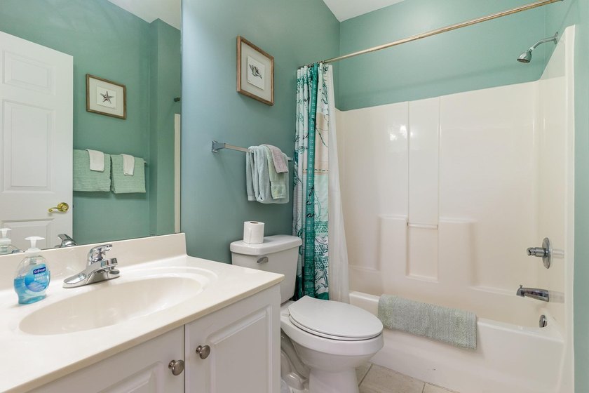 Fully furnished, third floor end unit condo located in Magnolia - photo 20