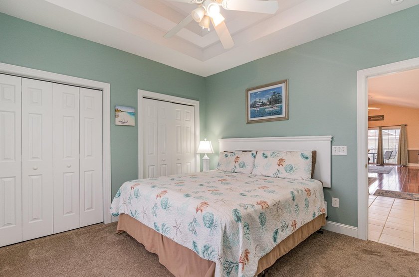 Fully furnished, third floor end unit condo located in Magnolia - photo 22