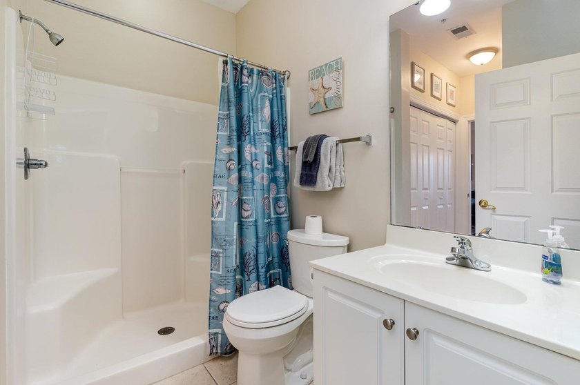 Fully furnished, third floor end unit condo located in Magnolia - photo 28