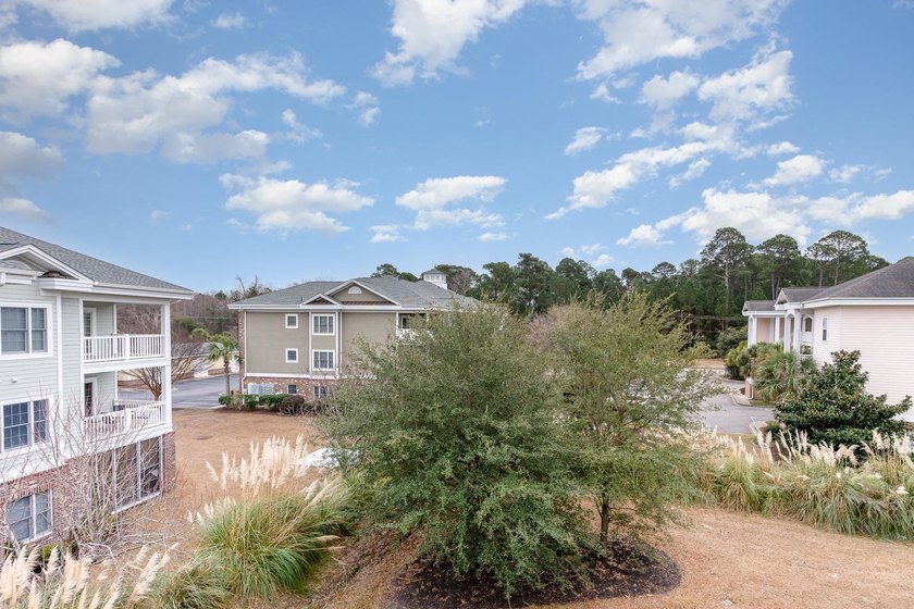 Fully furnished, third floor end unit condo located in Magnolia - photo 32