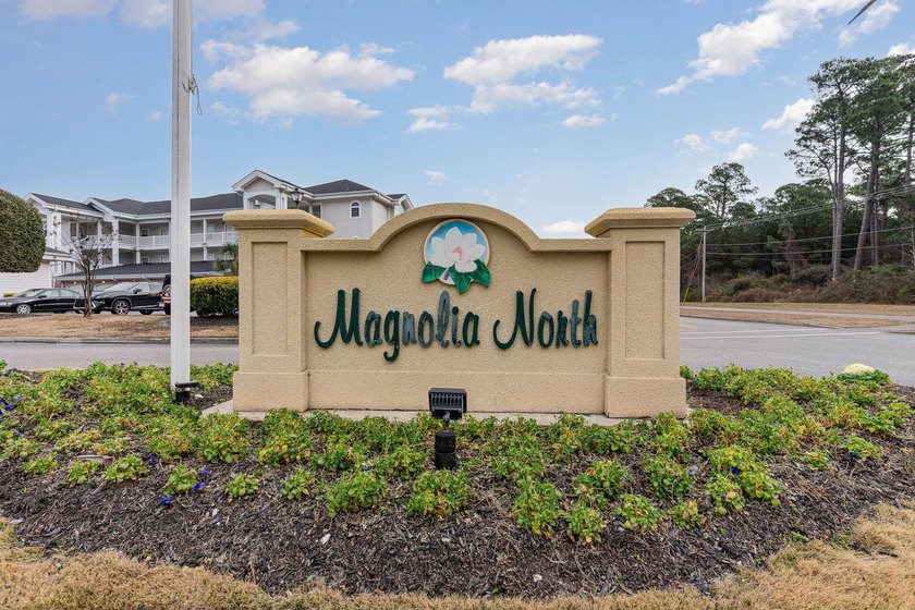 Fully furnished, third floor end unit condo located in Magnolia - photo 34