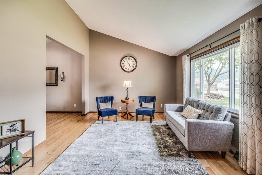 LAKE ACCESS! Spacious 4-bedroom, 2.5-bath quad-level home in - photo 4