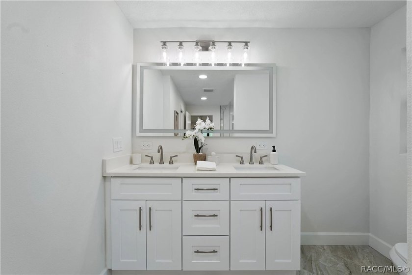 Experience the Ultimate Florida lifestyle in this stunning - photo 16