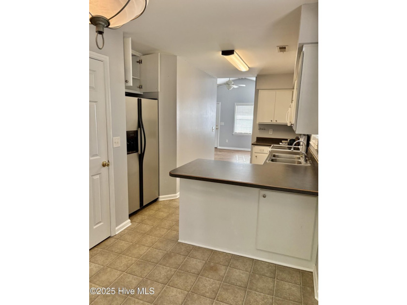 3 bedroom, 2 bath home with all appliances and fenced in yard - photo 5