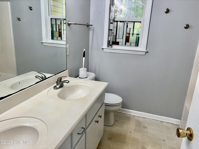3 bedroom, 2 bath home with all appliances and fenced in yard - photo 8