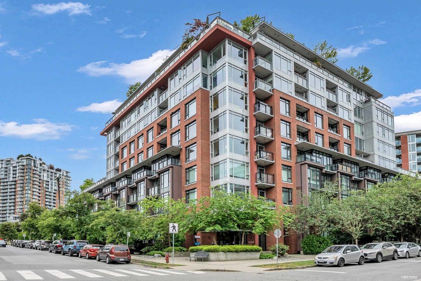 RARE 1 BED+ DEN+ FLEX in highly sought-after 'SOCIAL' in Mount - photo 2