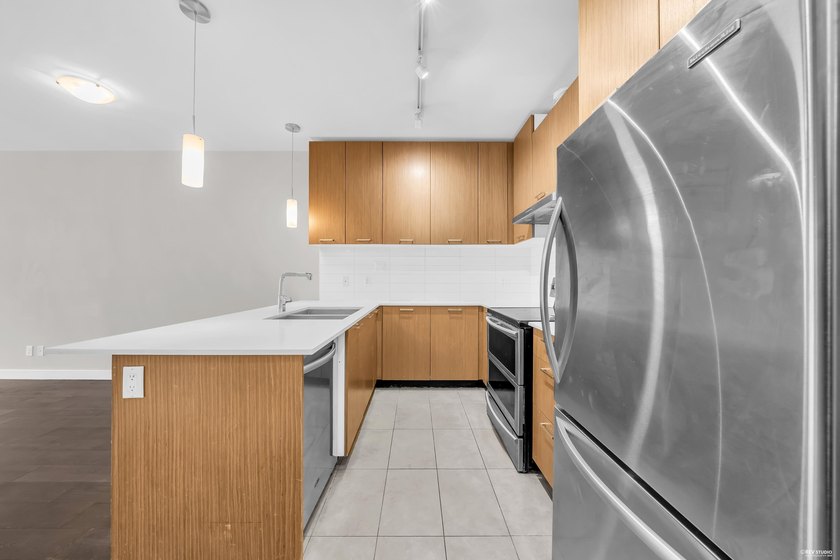 RARE 1 BED+ DEN+ FLEX in highly sought-after 'SOCIAL' in Mount - photo 6