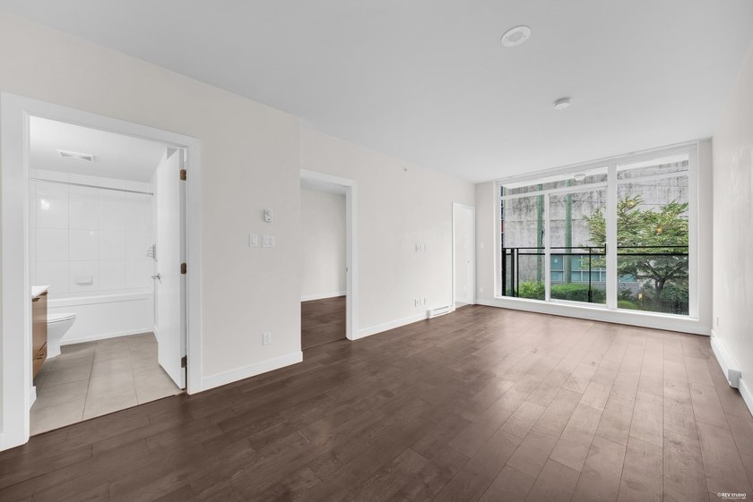 RARE 1 BED+ DEN+ FLEX in highly sought-after 'SOCIAL' in Mount - photo 9