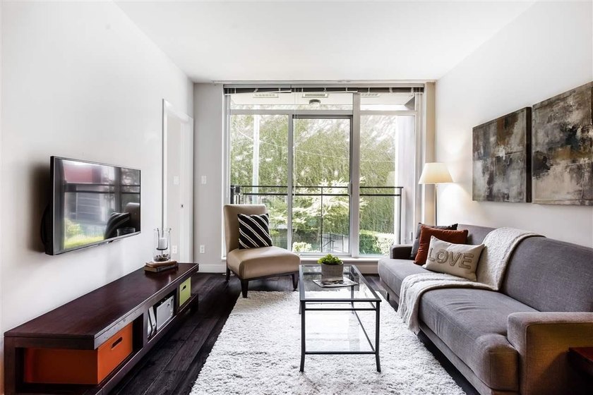 RARE 1 BED+ DEN+ FLEX in highly sought-after 'SOCIAL' in Mount - photo 10