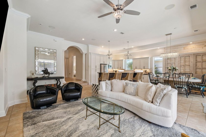 Fully renovated, turnkey beach home in the highly sought-after - photo 11