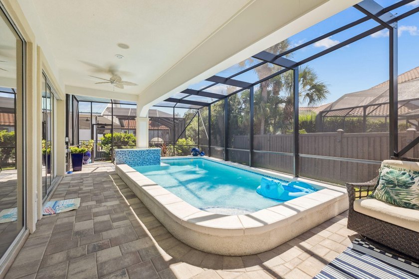 Fully renovated, turnkey beach home in the highly sought-after - photo 12