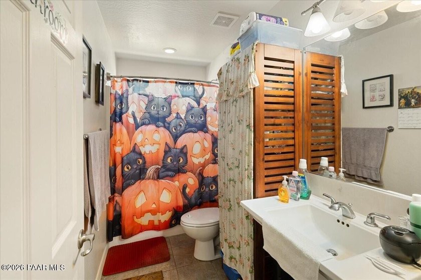 This beautifully maintained single-story ranch, built in 2004 - photo 12