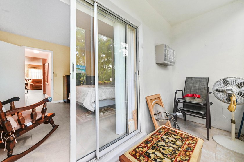 Welcome to this practical one-bedroom, one-bathroom condominium - photo 12