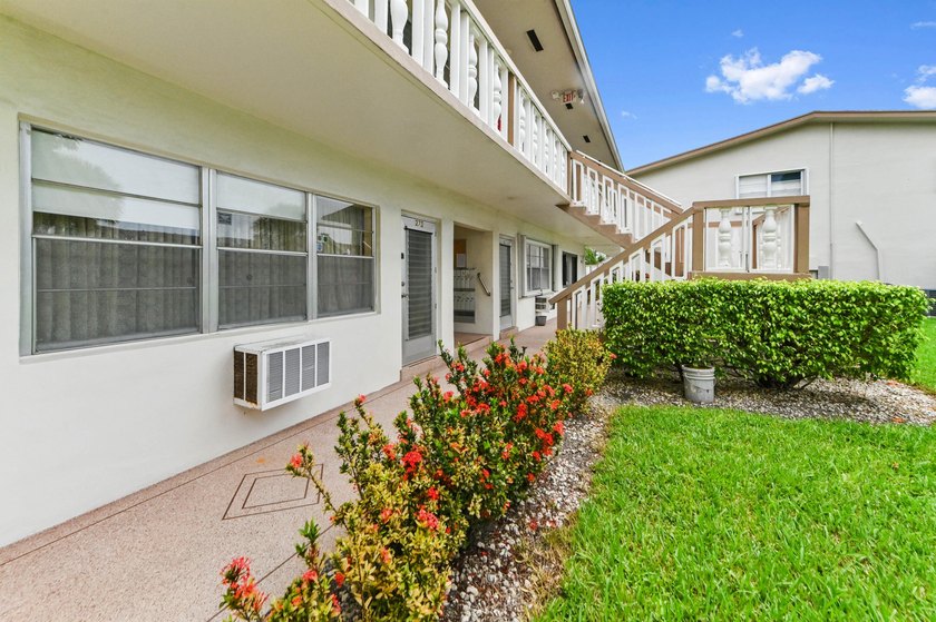 Welcome to this practical one-bedroom, one-bathroom condominium - photo 13