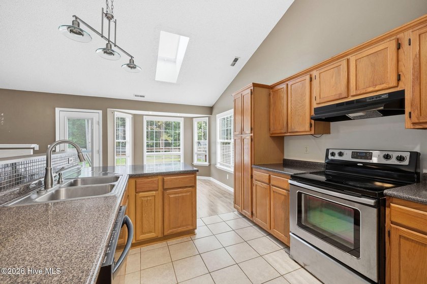 Welcome to this beautifully updated 3-bedroom, 2-bath home - photo 15
