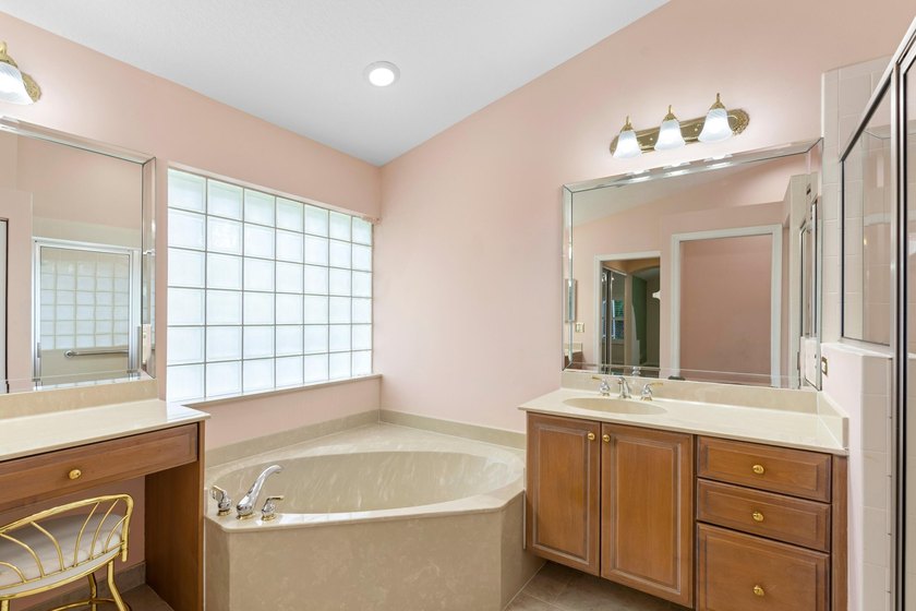 ABSOLUTELY GORGEOUS SINGLE STORY HOME | HIGHLY PRESTIGIOUS 55+ - photo 15