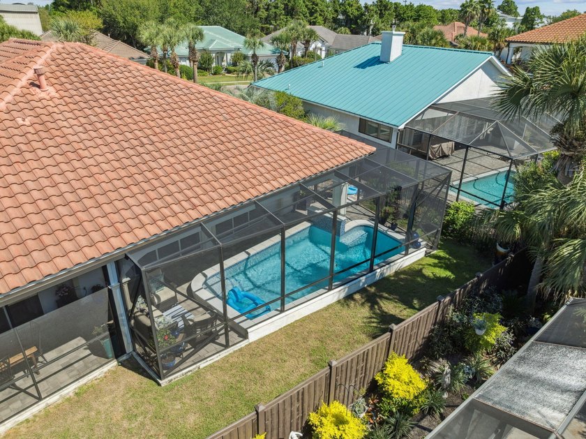 Fully renovated, turnkey beach home in the highly sought-after - photo 16