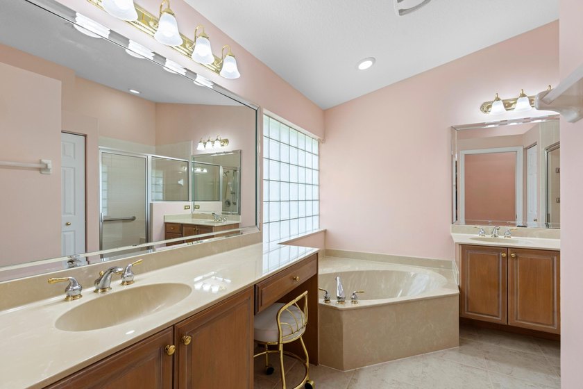 ABSOLUTELY GORGEOUS SINGLE STORY HOME | HIGHLY PRESTIGIOUS 55+ - photo 16