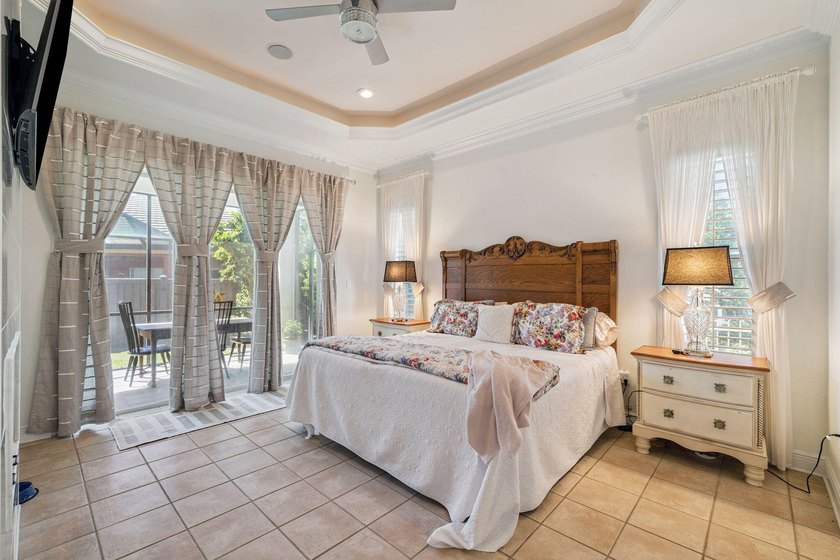 Fully renovated, turnkey beach home in the highly sought-after - photo 17